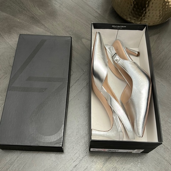 27 EDIT Naturalizer Felicia Slingback Pointed Toe Pump - Picture 2 of 9